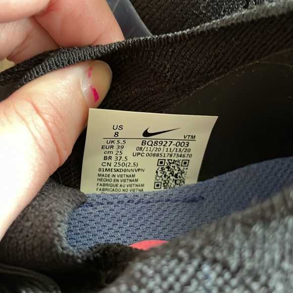 Nike Black Epic React Flyknit Women’s Shoes Sneakers Trainers Knit Bootie Fit 8 - Picture 6 of 6